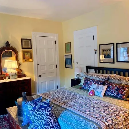The Dolon House Bed & Breakfast!-3